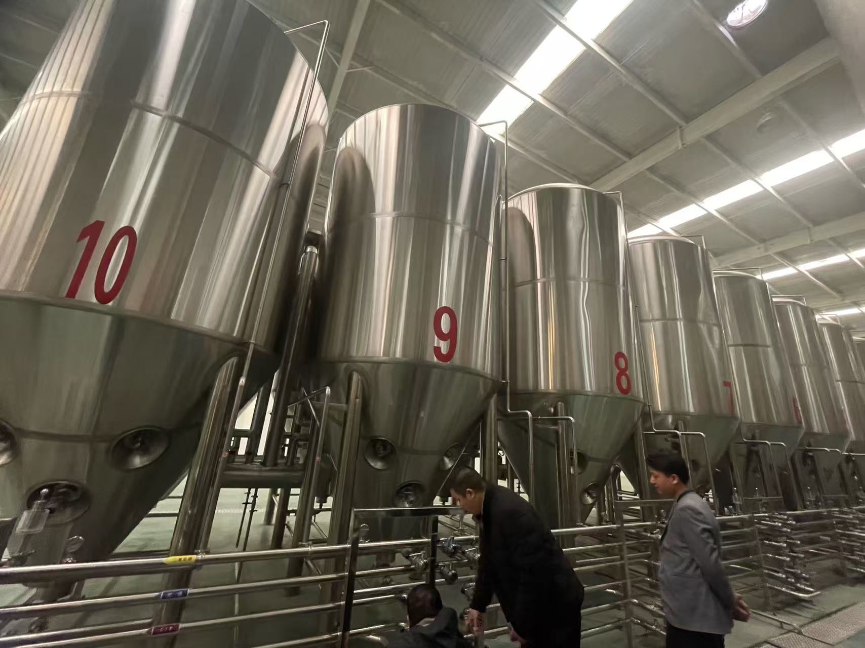肃南精酿啤酒设备厂—平面布置、设备设计、制造、调试、培训等一条龙服务
